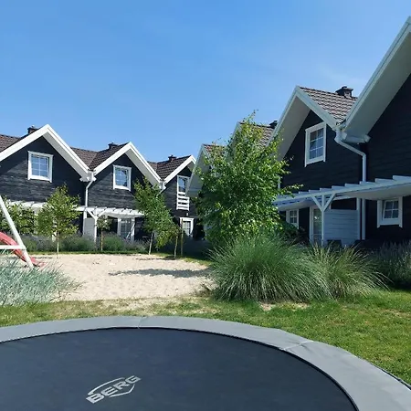 Bla Marine Nad Morzem Деревянный коттедж Грзибово